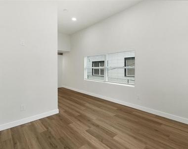2329 W Beach Street - Photo Thumbnail 7