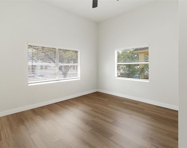 2329 W Beach Street - Photo Thumbnail 29