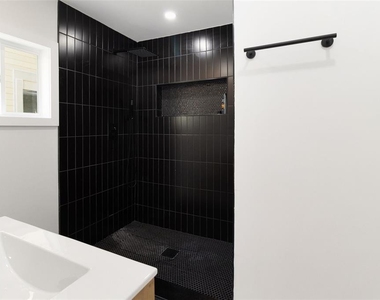 2329 W Beach Street - Photo Thumbnail 18