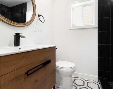 2329 W Beach Street - Photo Thumbnail 19