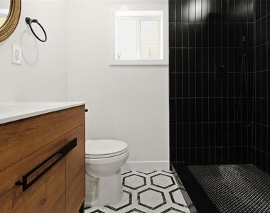 2329 W Beach Street - Photo Thumbnail 21
