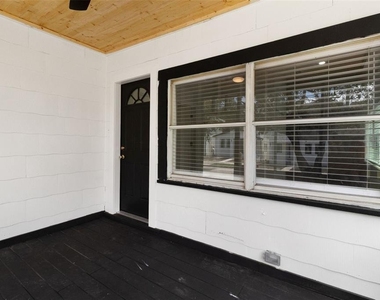 2329 W Beach Street - Photo Thumbnail 3