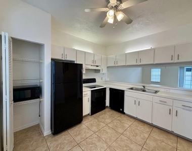 2802 W Cleveland Street - Photo Thumbnail 9
