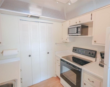1235 S Highland Avenue - Photo Thumbnail 4