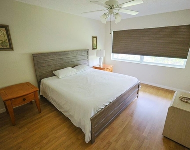 1235 S Highland Avenue - Photo Thumbnail 6
