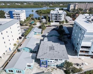 19506 Gulf Boulevard - Photo Thumbnail 16
