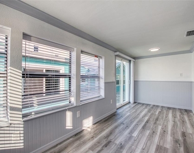 19506 Gulf Boulevard - Photo Thumbnail 6