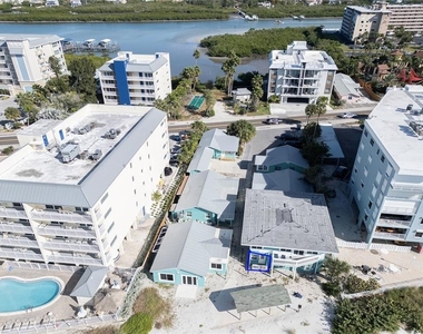 19506 Gulf Boulevard - Photo Thumbnail 20