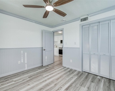 19506 Gulf Boulevard - Photo Thumbnail 9