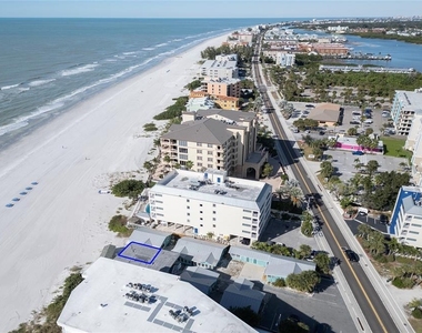 19506 Gulf Boulevard - Photo Thumbnail 13
