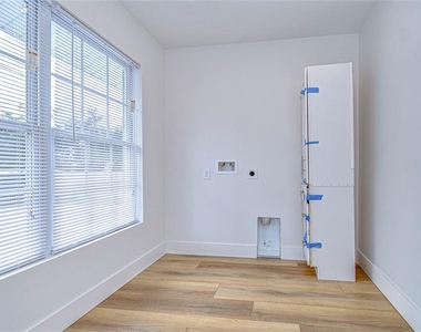 1205 W Hollywood Street - Photo Thumbnail 15