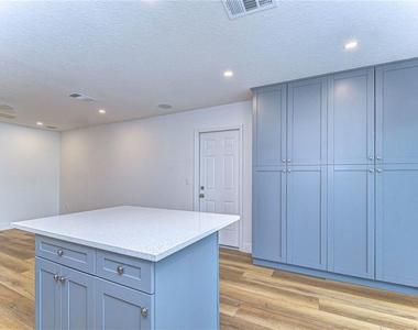 1205 W Hollywood Street - Photo Thumbnail 12