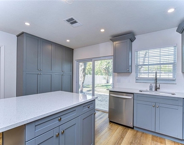 1205 W Hollywood Street - Photo Thumbnail 11