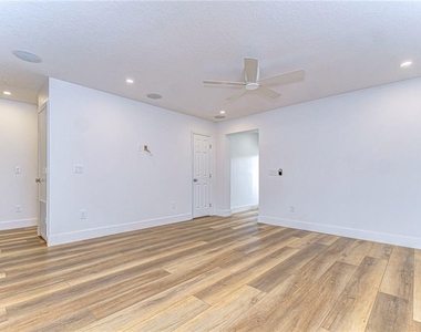 1205 W Hollywood Street - Photo Thumbnail 16
