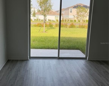 1727 Grandiose Drive - Photo Thumbnail 10