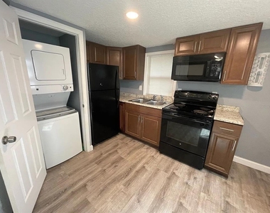 1020 W Portage Street - Photo Thumbnail 2