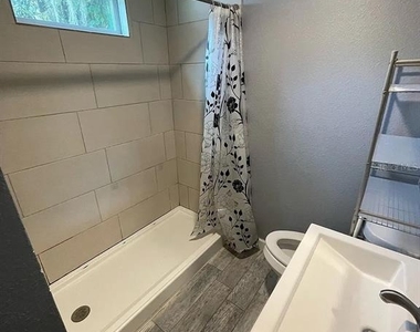 1020 W Portage Street - Photo Thumbnail 5