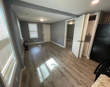 1020 W Portage Street - Photo Thumbnail 3