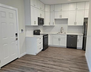 1019 Oak Bluff Drive - Photo Thumbnail 6
