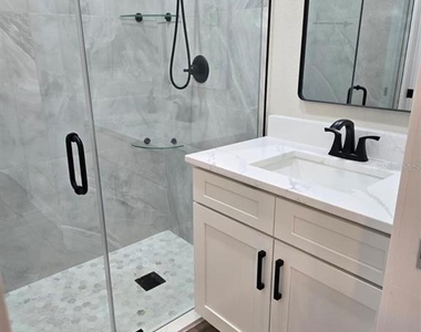 1019 Oak Bluff Drive - Photo Thumbnail 10