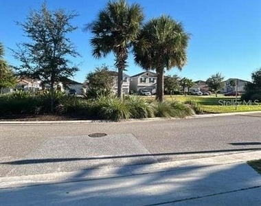 1019 Oak Bluff Drive - Photo Thumbnail 17