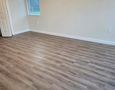 1019 Oak Bluff Drive - Photo Thumbnail 4