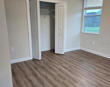 1019 Oak Bluff Drive - Photo Thumbnail 5