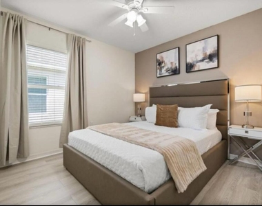 4717 Blue Diamond Street - Photo Thumbnail 16