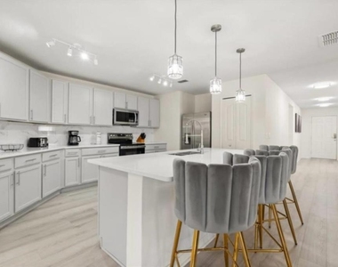 4717 Blue Diamond Street - Photo Thumbnail 7