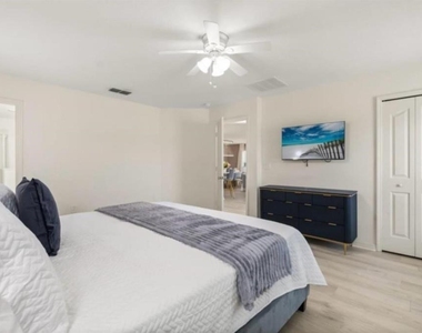4717 Blue Diamond Street - Photo Thumbnail 20