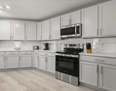 4717 Blue Diamond Street - Photo Thumbnail 11