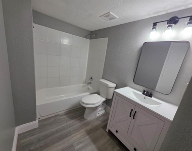 6130 Westgate Drive - Photo Thumbnail 10