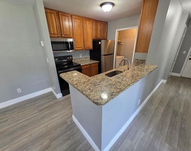 6130 Westgate Drive - Photo Thumbnail 14