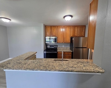 6130 Westgate Drive - Photo Thumbnail 12