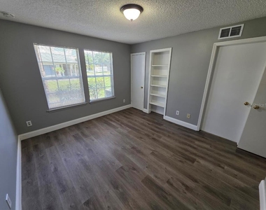 6130 Westgate Drive - Photo Thumbnail 8