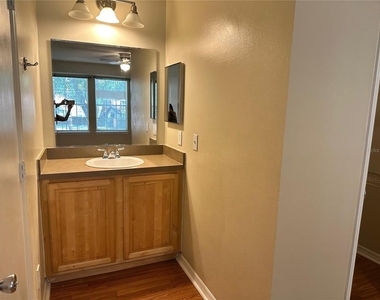 6052 Westgate Drive - Photo Thumbnail 9