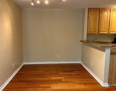 6052 Westgate Drive - Photo Thumbnail 7