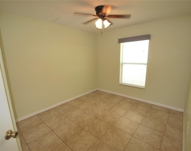 217 Robin Road - Photo Thumbnail 13