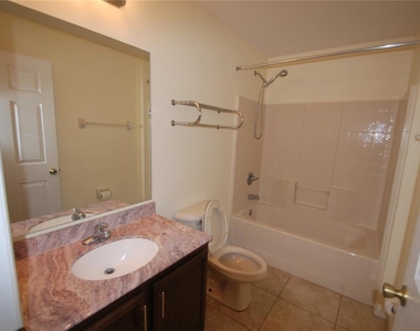 217 Robin Road - Photo Thumbnail 14