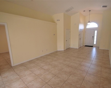 217 Robin Road - Photo Thumbnail 8