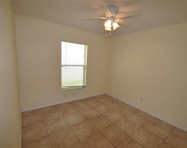 217 Robin Road - Photo Thumbnail 17