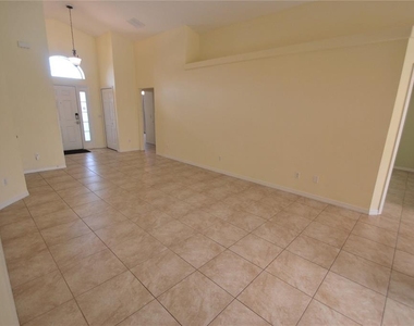 217 Robin Road - Photo Thumbnail 9