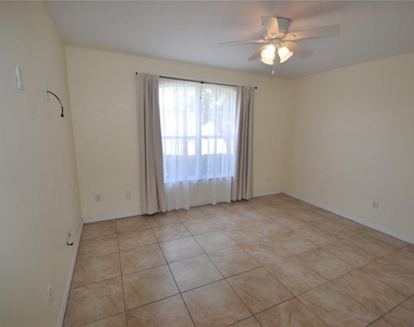 217 Robin Road - Photo Thumbnail 15