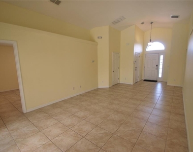 217 Robin Road - Photo Thumbnail 6