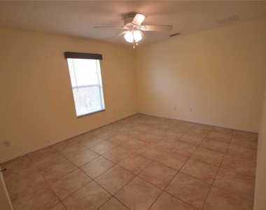 217 Robin Road - Photo Thumbnail 10