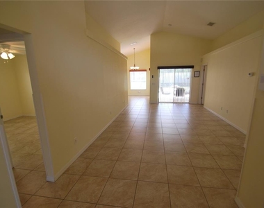 217 Robin Road - Photo Thumbnail 4