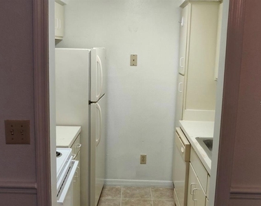 305 Wymore Road - Photo Thumbnail 7