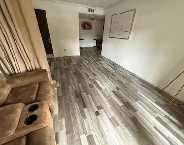 305 Wymore Road - Photo Thumbnail 3