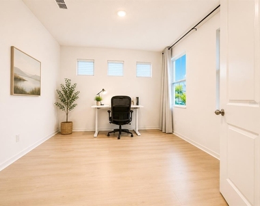 2321 Endeavor Way - Photo Thumbnail 11