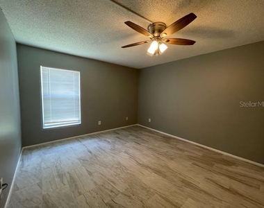1004 Northlake Drive - Photo Thumbnail 7